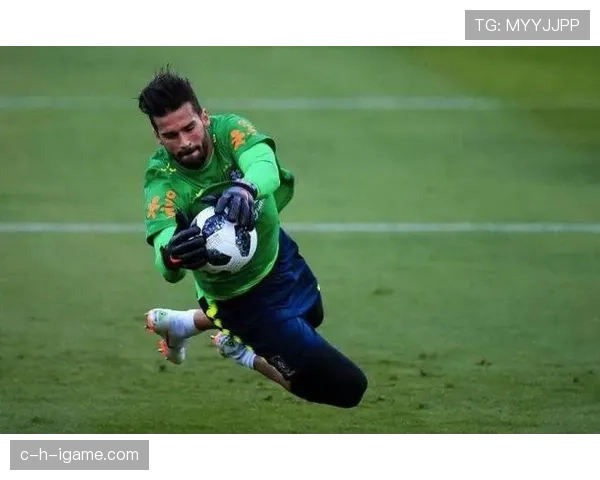 奥布拉克再夺西甲金手套，稳健表现持续闪耀赛场