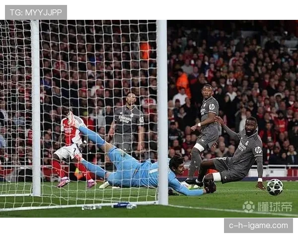 库尔图瓦:2米身高与高空球控制下的门线反应解析 库尔图瓦:2米身高与高空球控制下的门线反应解析